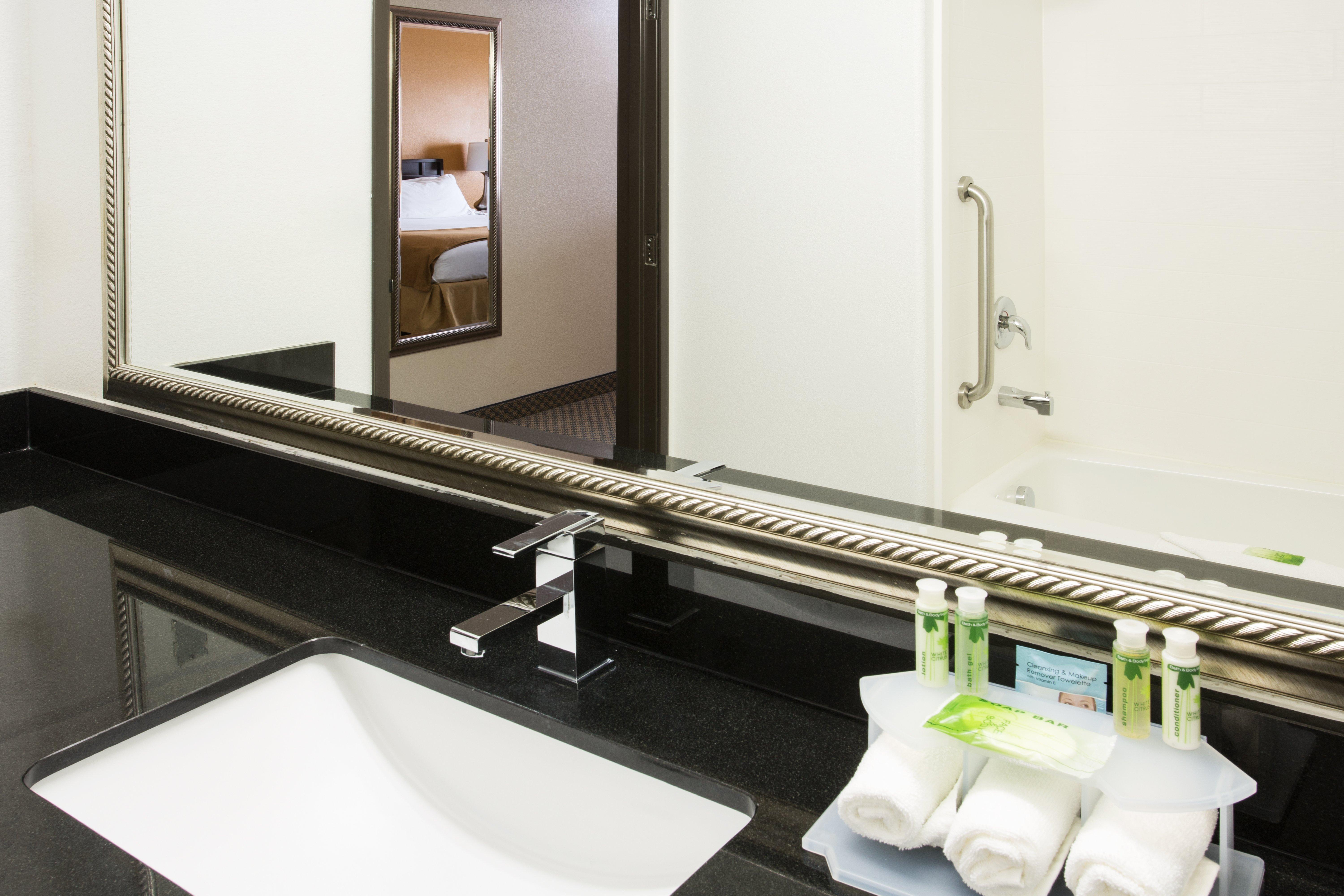 Holiday Inn Express Pendleton By Ihg Exterior photo